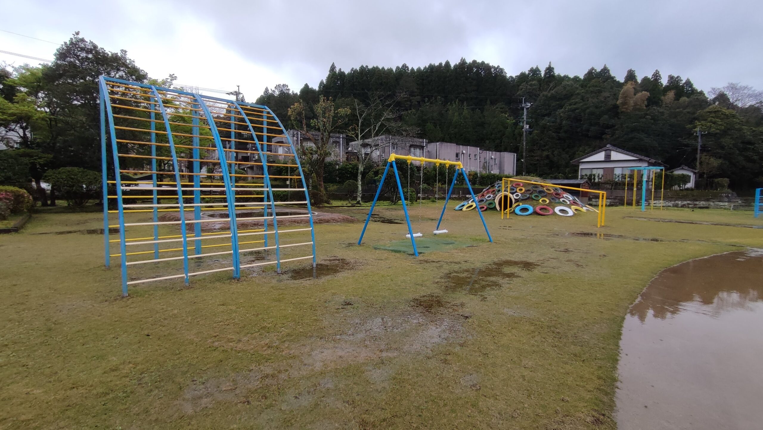 長屋小学校の遊具