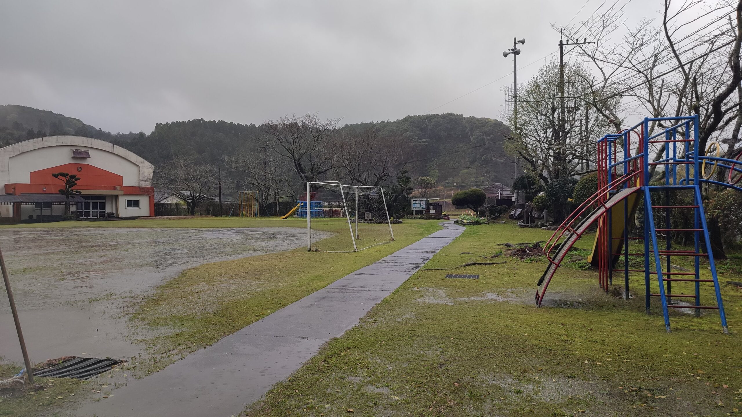 内山田小学校の遊具