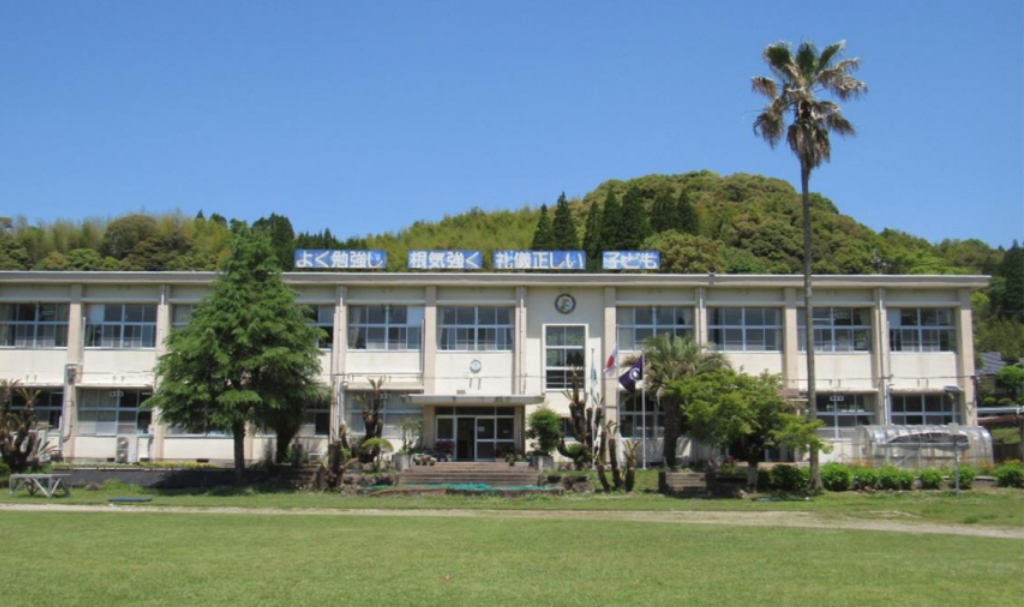 上手小学校の校舎