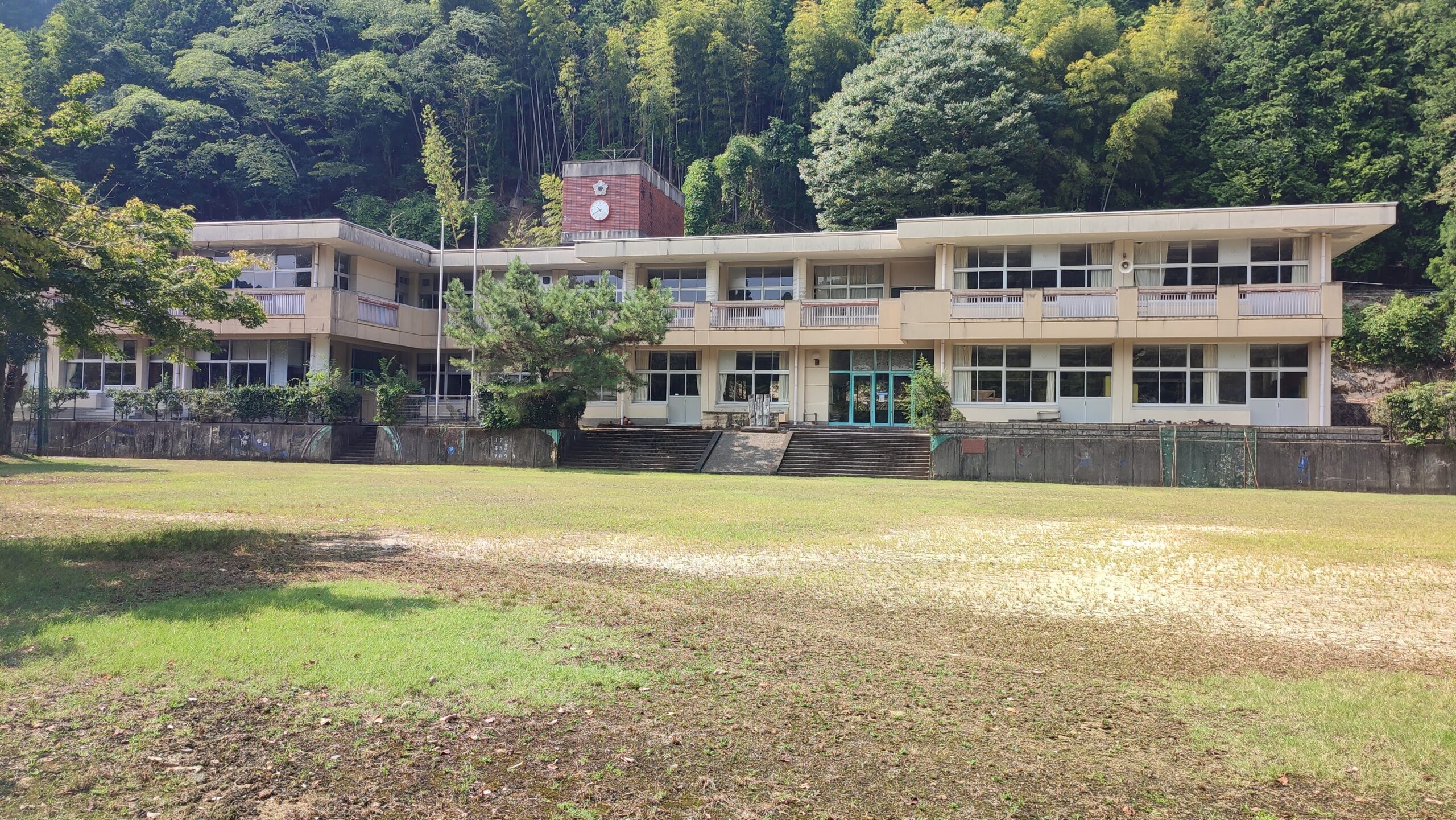 大岩（おおいわ）小学校跡 の史跡