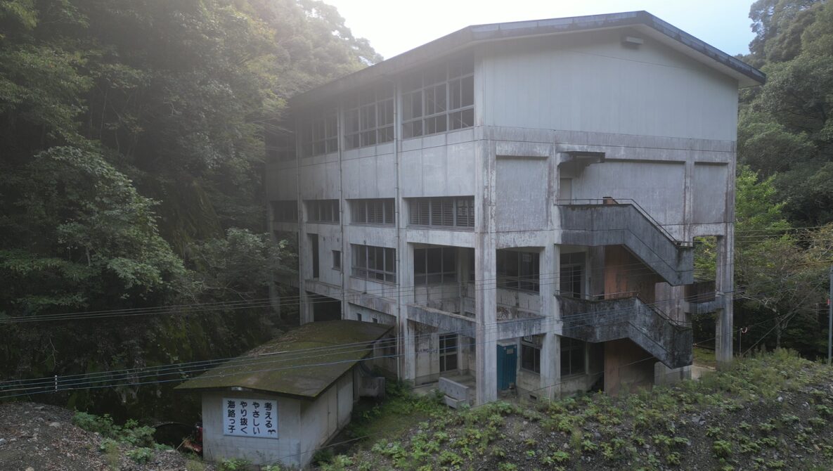 海路（かいじ）小学校跡 の史跡