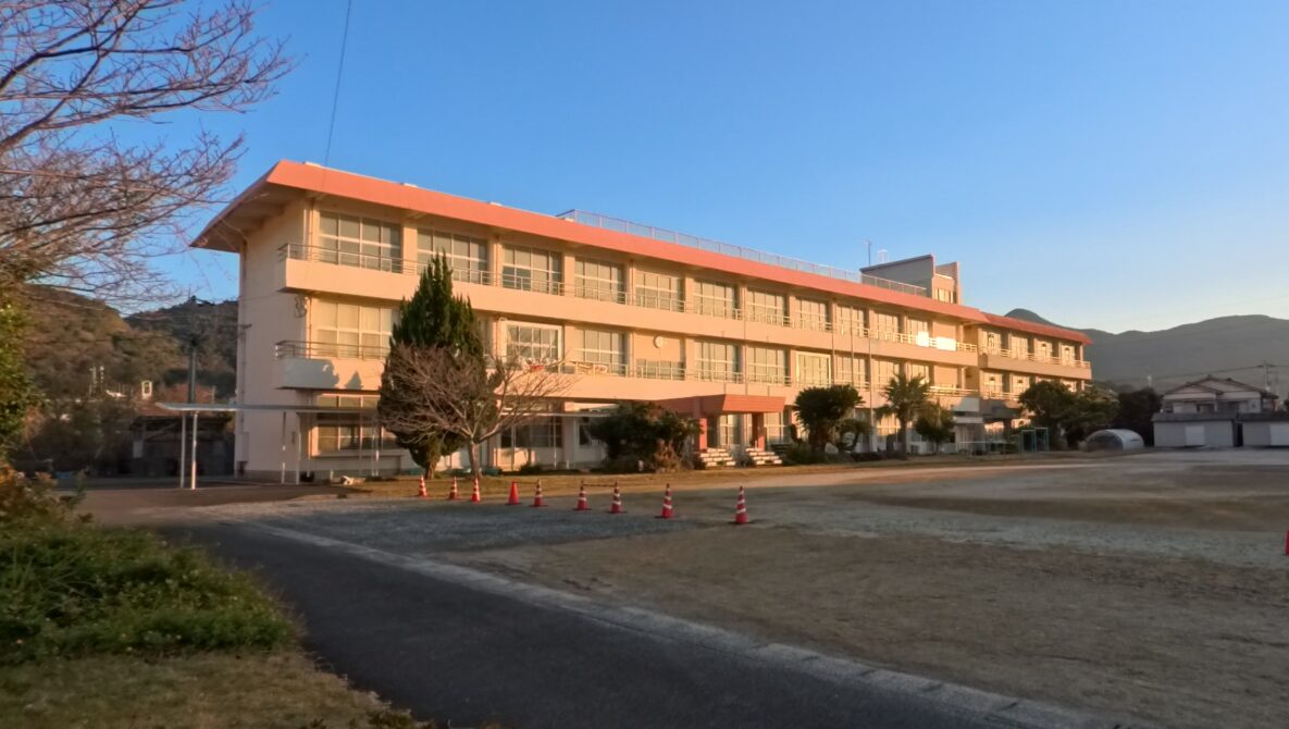 いちき串木野市立羽島中学校の校舎