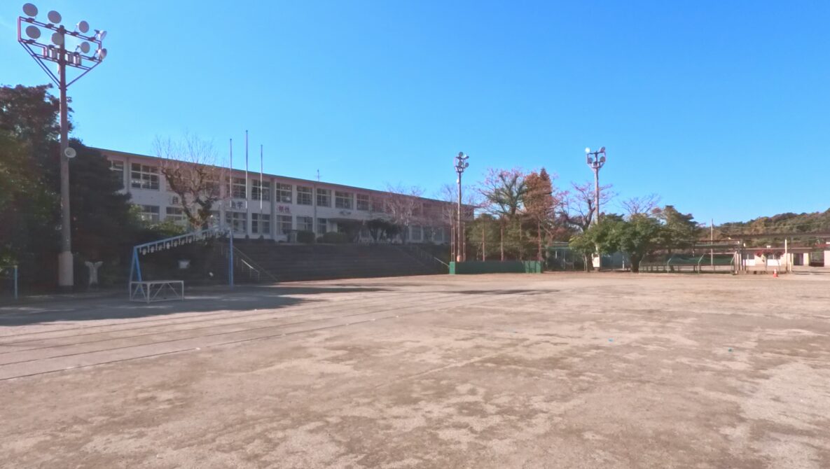 鹿児島市立東桜島中学校の校舎