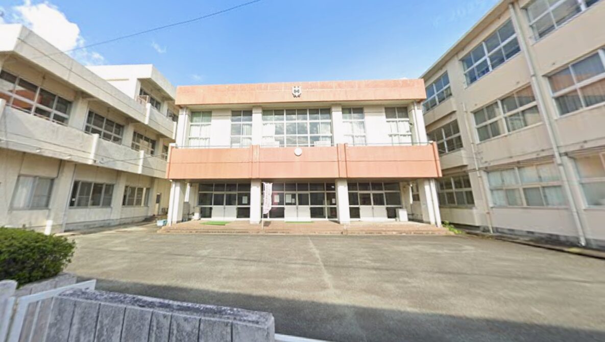 みやま市立東山中学校の校舎