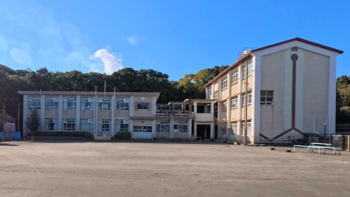 鹿児島市立黒神中学校の校舎