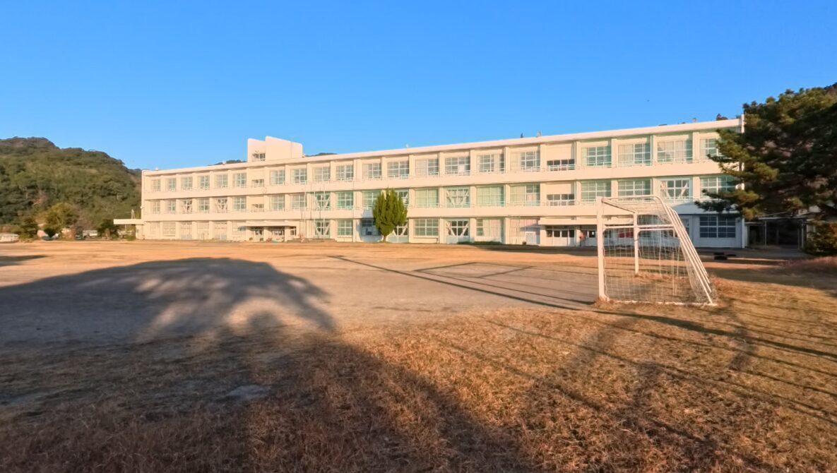 いちき串木野市立串木野西中学校の校舎