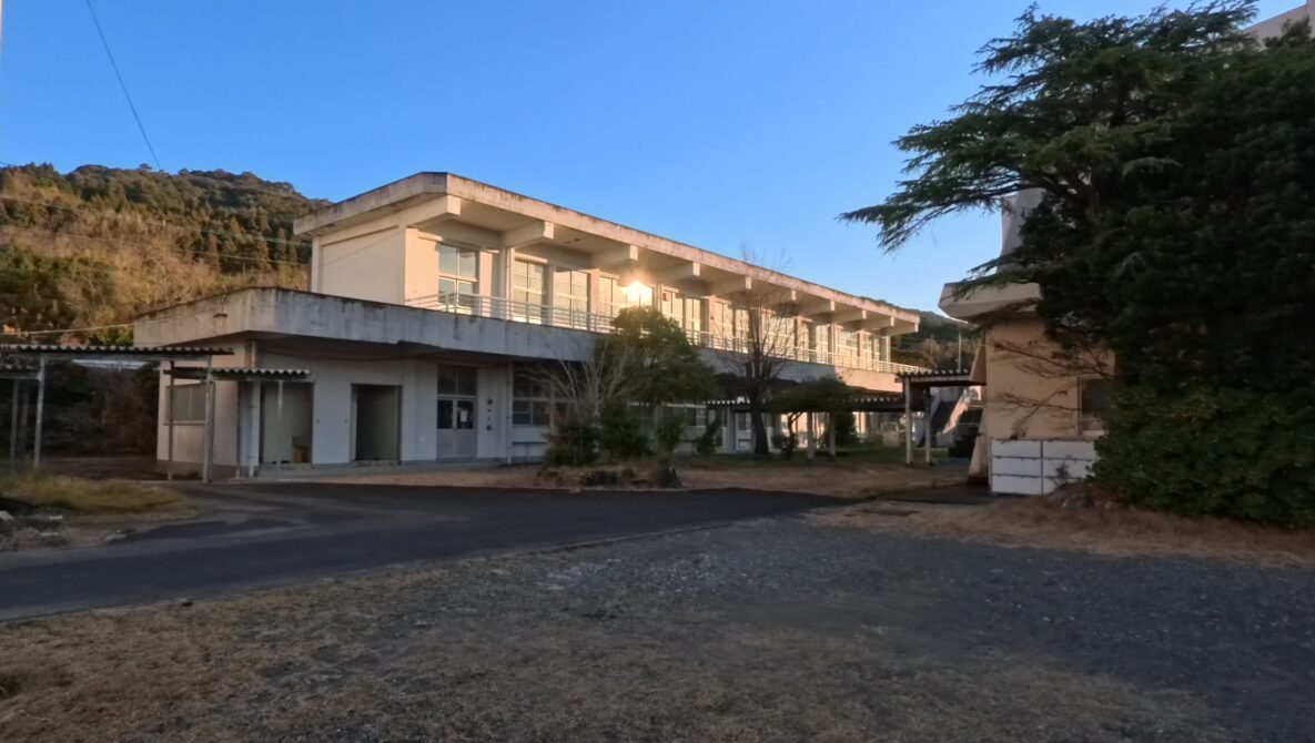 いちき串木野市立串木野西中学校の校舎