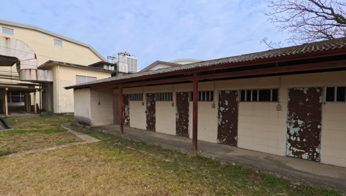 西都市立三納中学校の校舎