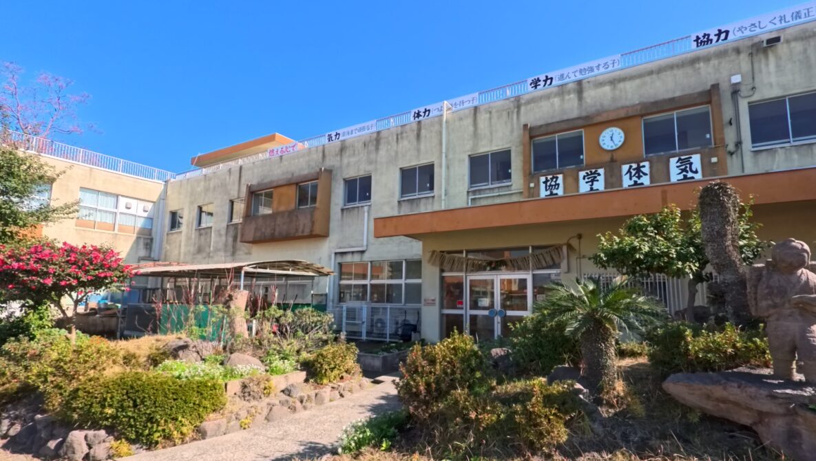 鹿児島市桜洲小学校の校舎