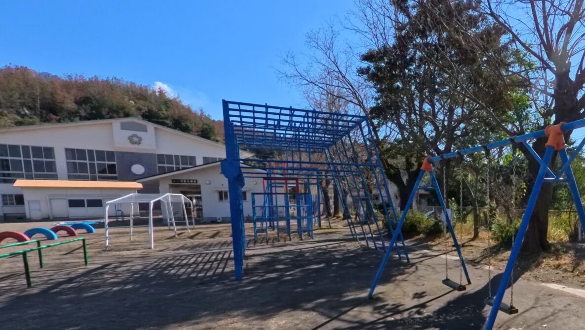鹿児島市桜洲小学校の校舎