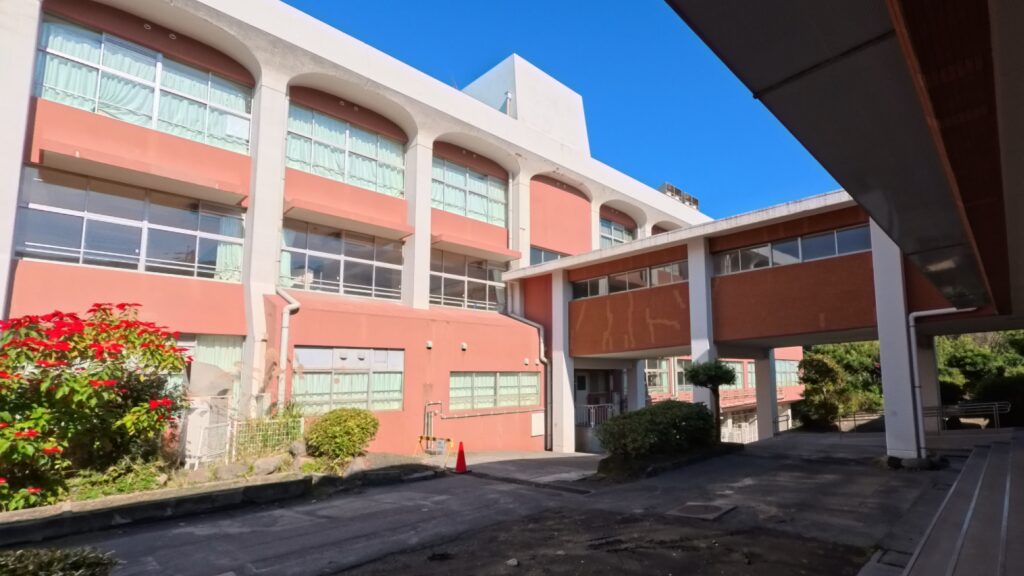 鹿児島市立桜島中学校の校舎