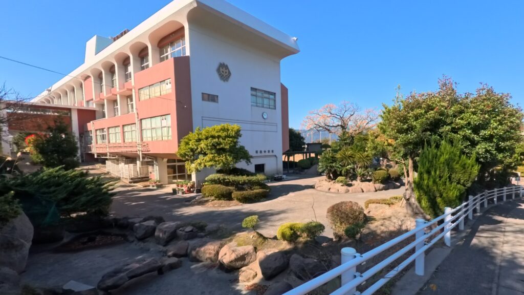 鹿児島市立桜島中学校の校舎