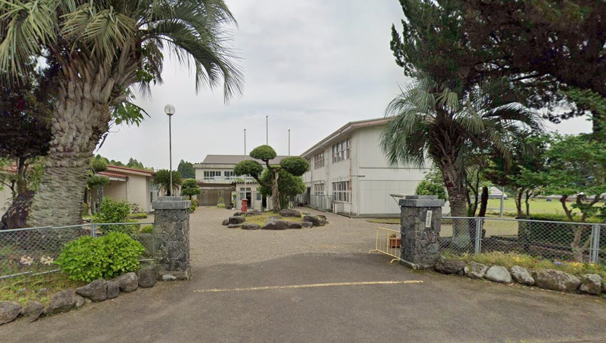 高原町立狭野小学校の校舎