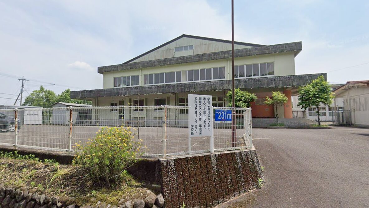 高原町立狭野小学校の校舎