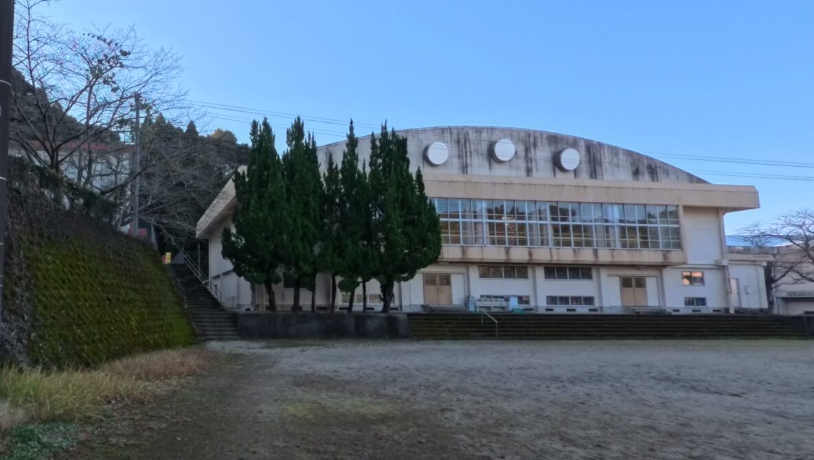 いちき串木野市立生冠中学校の校舎