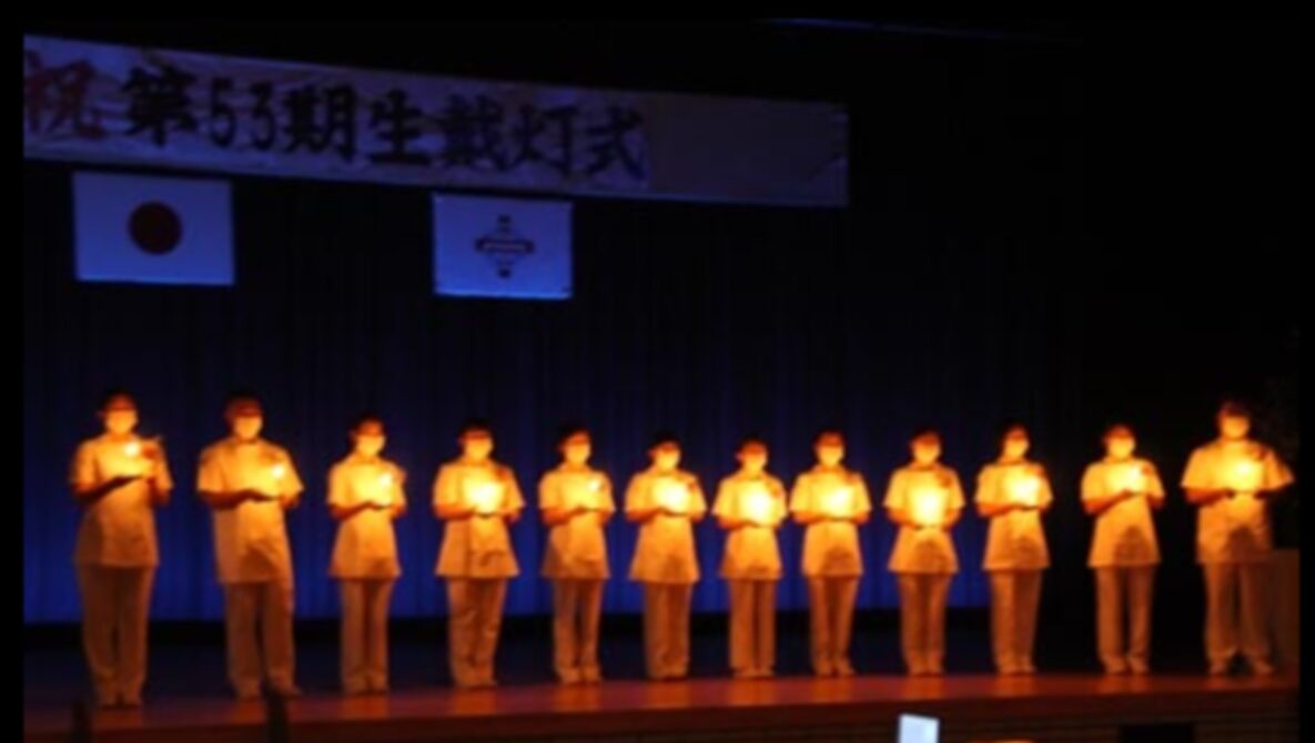 高山准看護学校の戴灯式