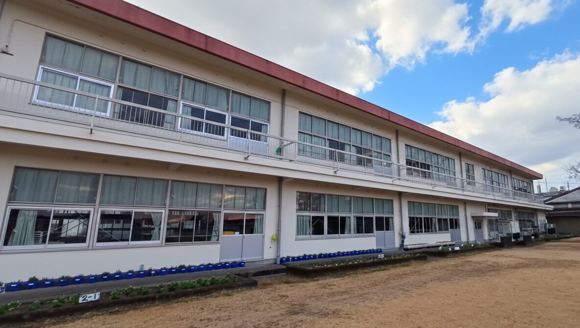 高原町立高原小学校の校舎