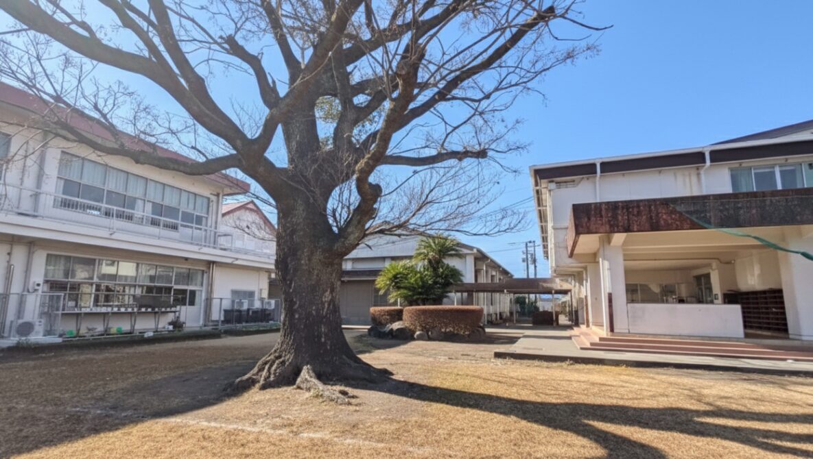 高原町立高原小学校の校舎