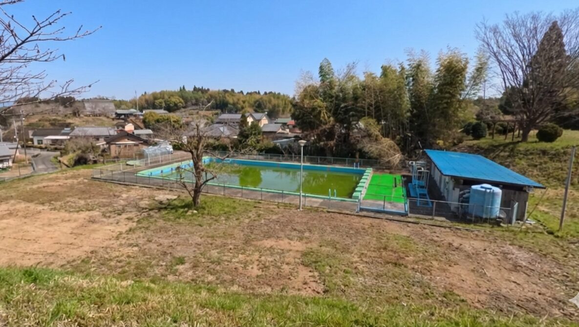 西都市立都於郡中学校の校舎