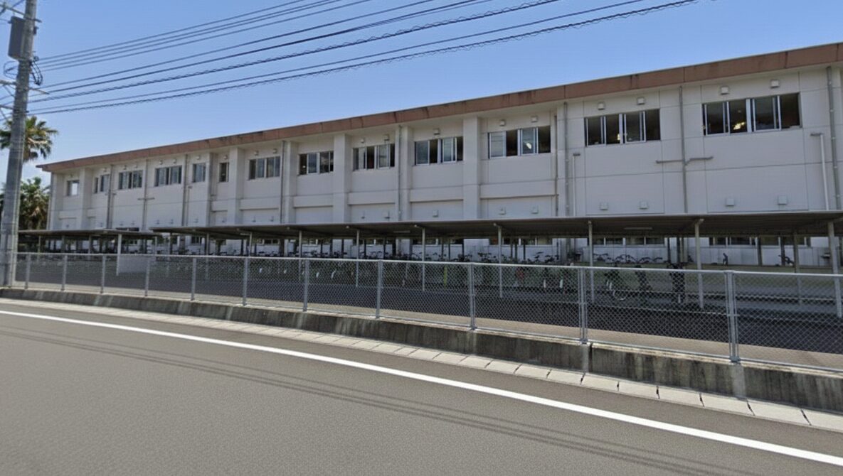 西都市立妻中学校の校舎