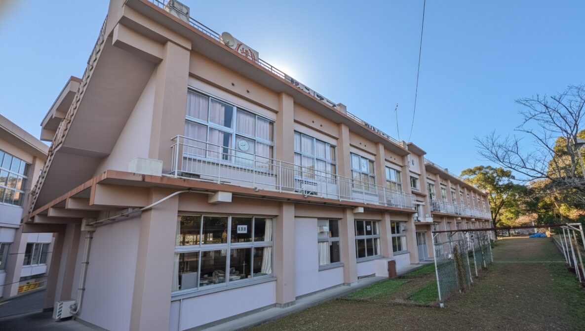 鹿屋市立鶴峰小学校の校舎