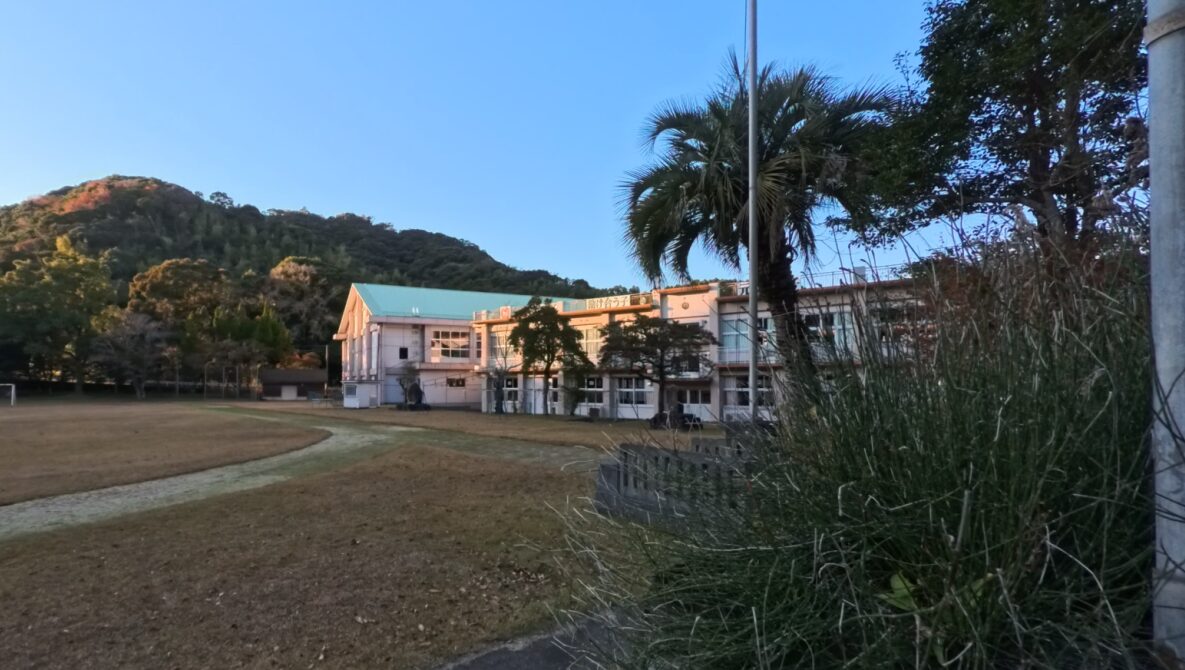鹿屋市立鶴峰小学校の校舎