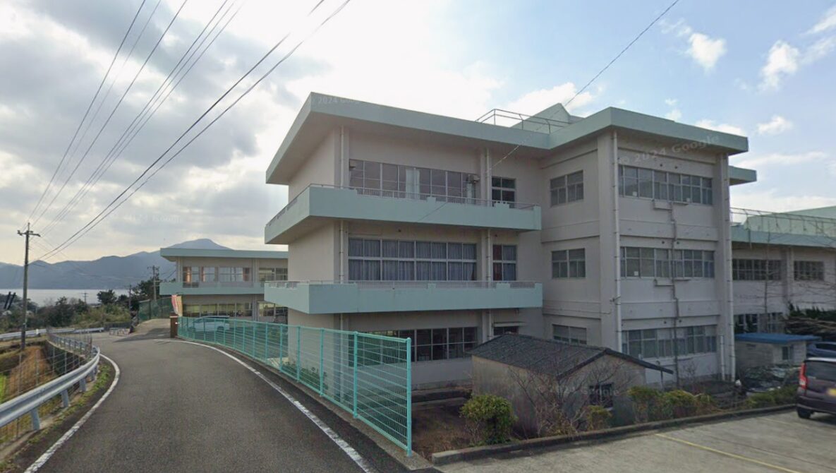 平戸市立山田小学校の校舎