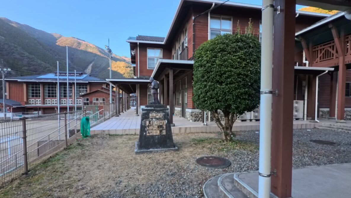 五木村立五木東小学校の校舎