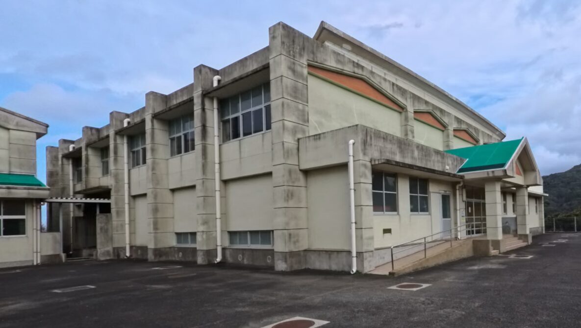 平戸市立根獅子小学校の校舎