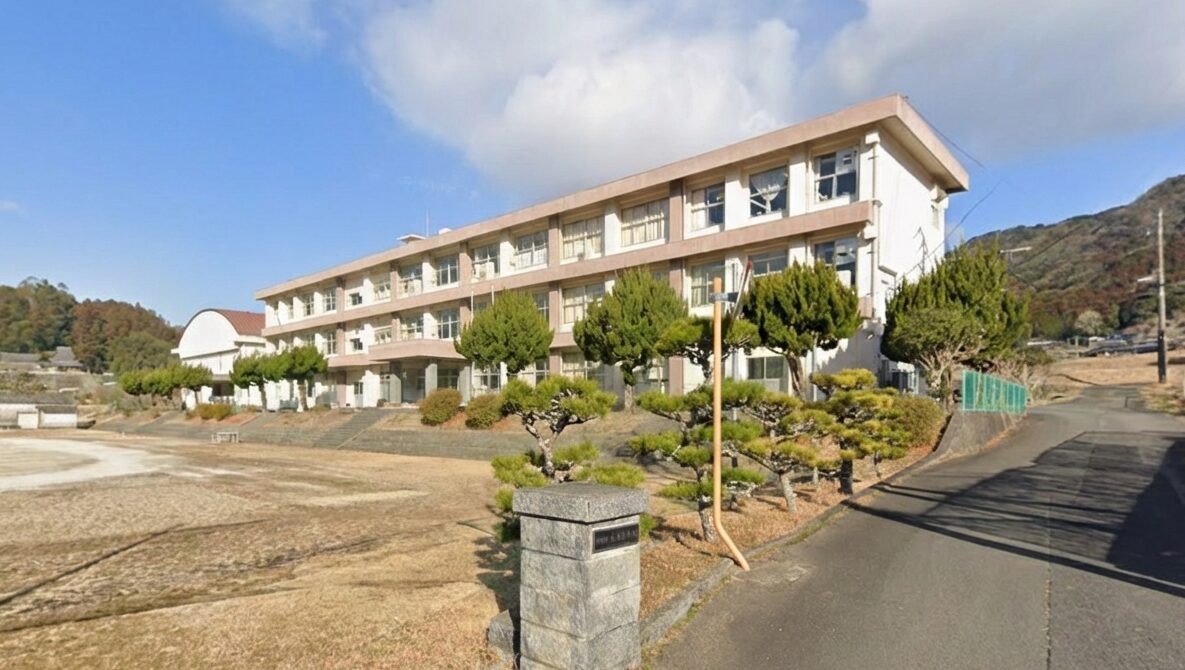 杵築市立立石小学校の校舎