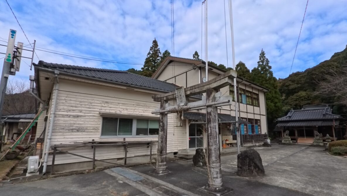 黒木町立笠原東小学校の校舎