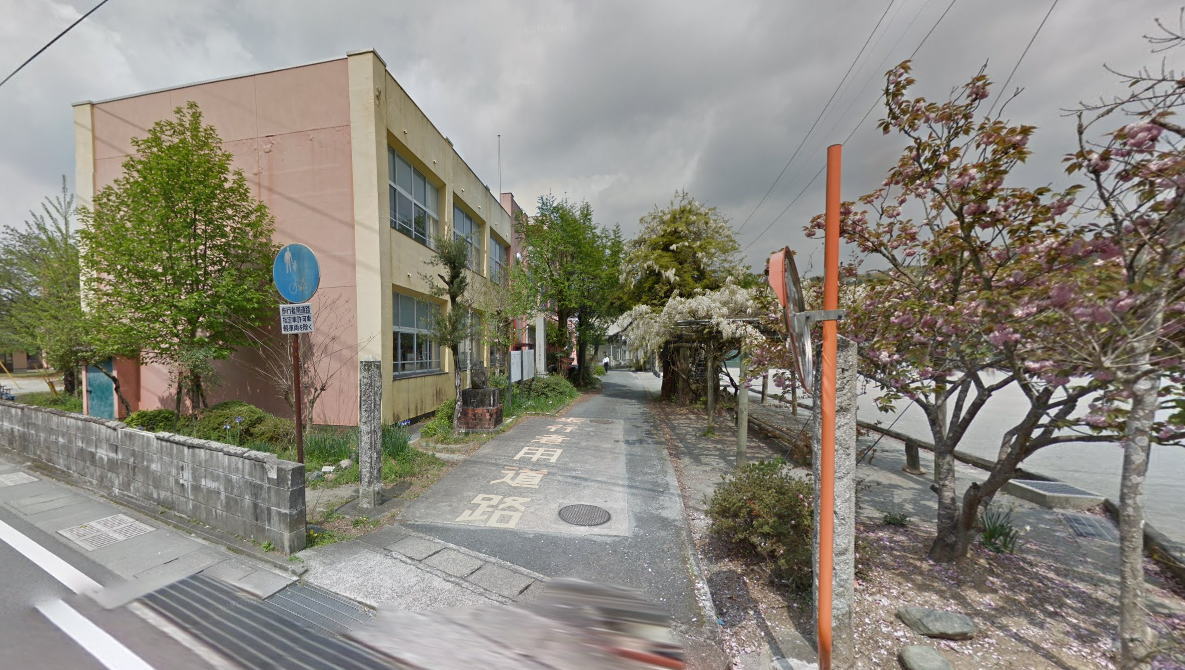 八女市立北川内小学校の校舎