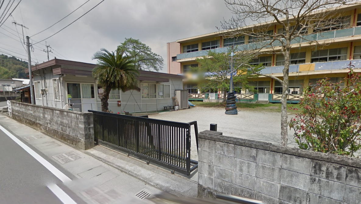 八女市立北川内小学校の校舎