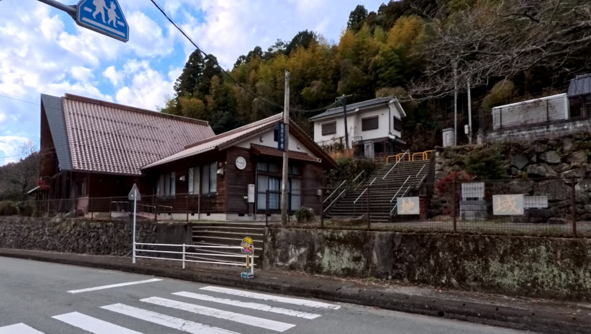 星野村立椋谷小学校の校舎