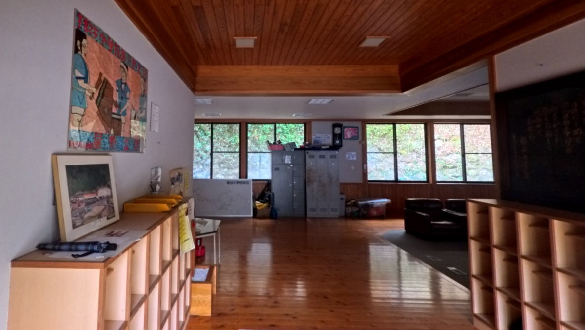 星野村立椋谷小学校の校舎