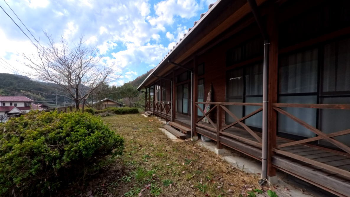 星野村立椋谷小学校の校舎