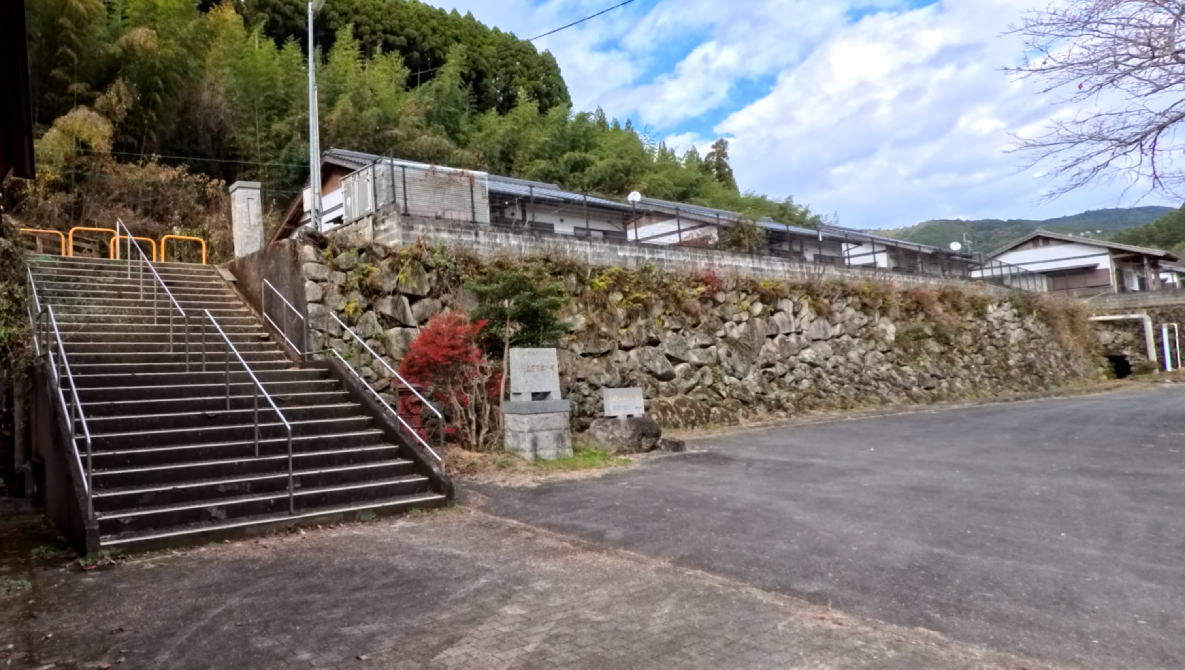星野村立椋谷小学校の校舎