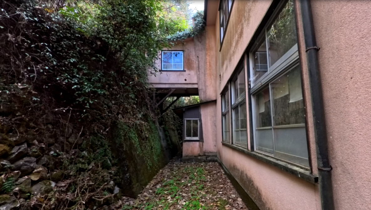 星野村立仁田原小学校の校舎