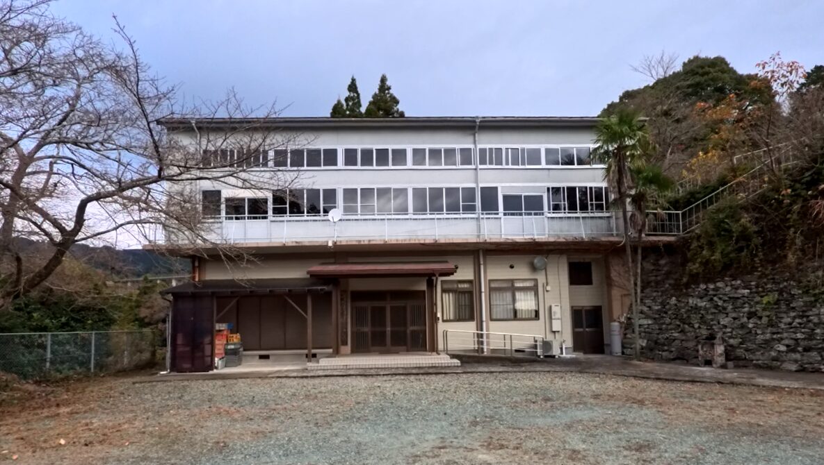 上陽町立下横山小学校の校舎