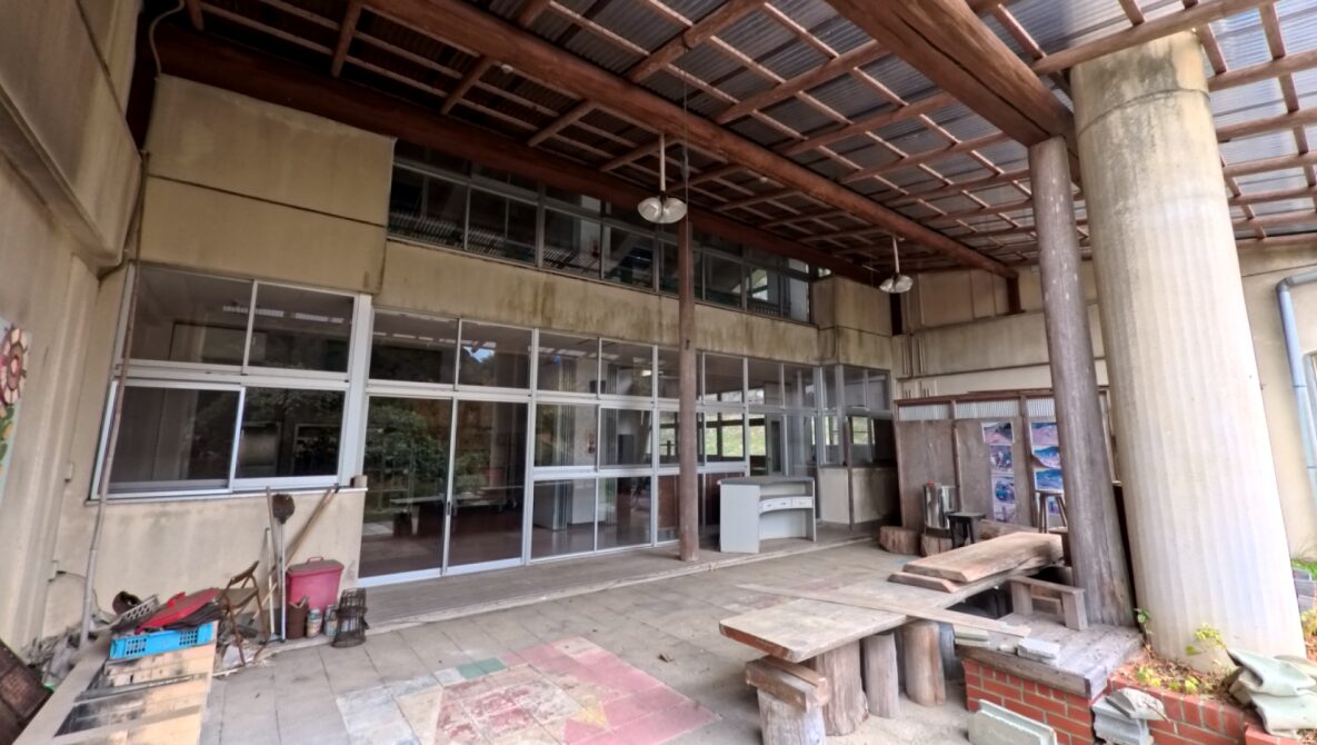 上陽町立下横山小学校の校舎