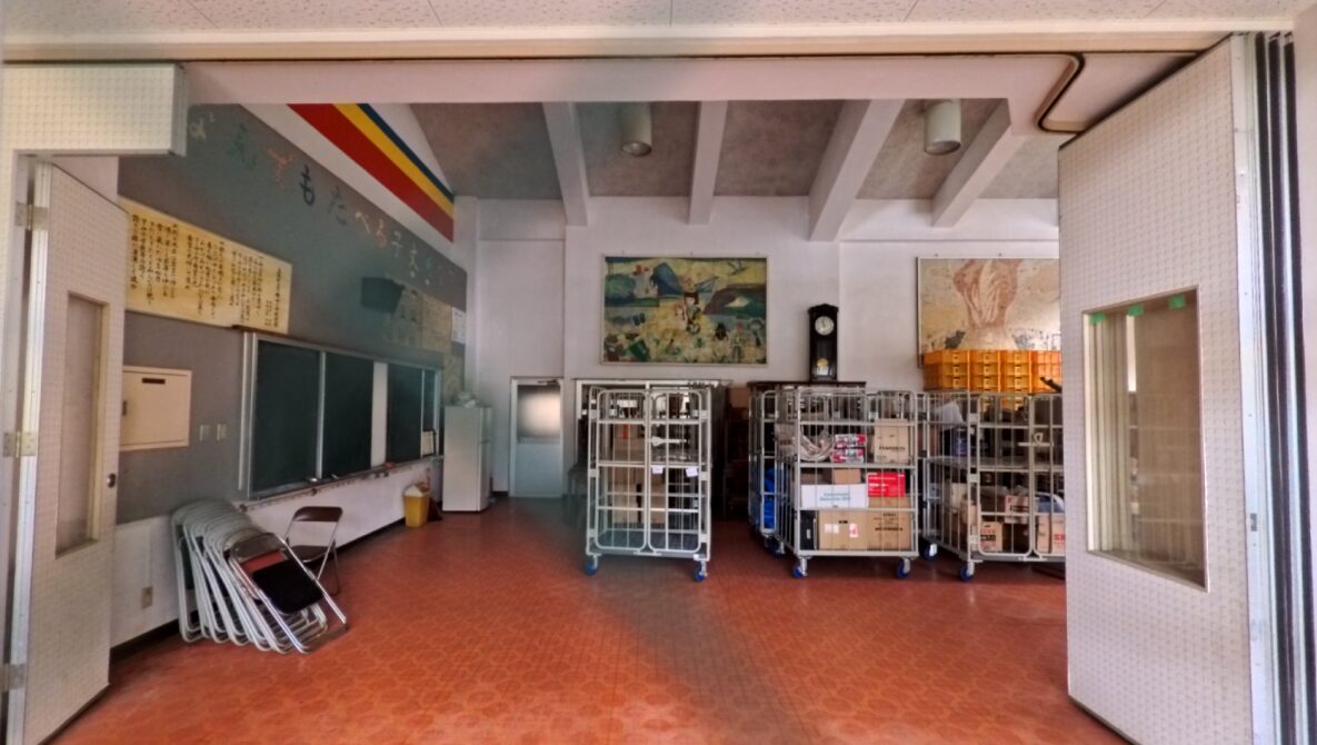 上陽町立下横山小学校の校舎