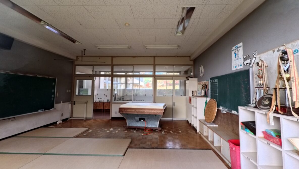 上陽町立下横山小学校の校舎