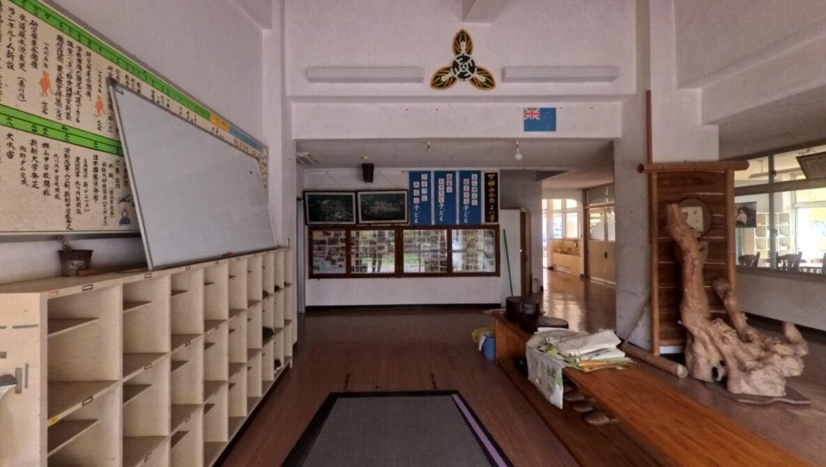 上陽町立下横山小学校の校舎