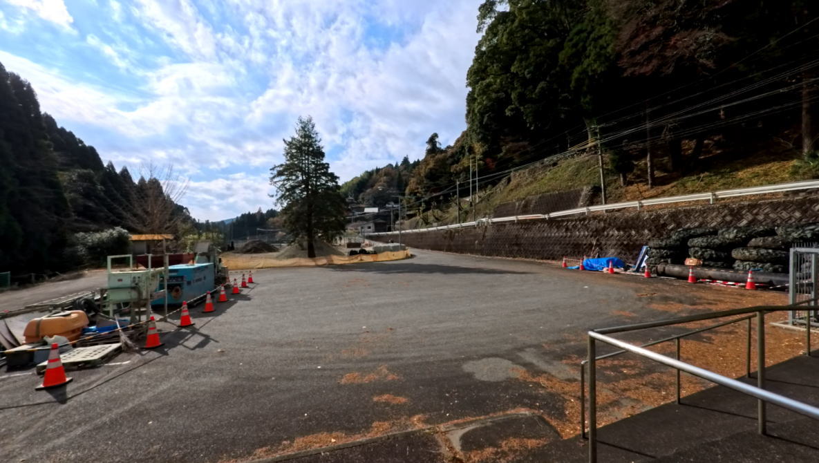 上陽町立東山小学校の校舎