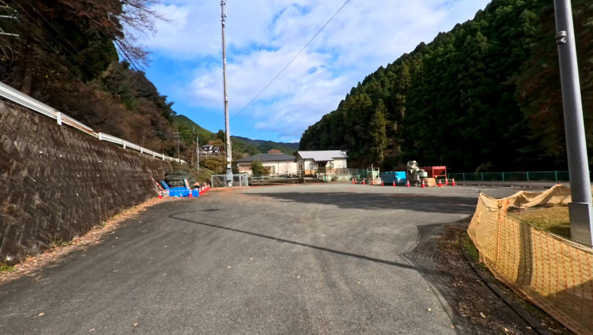 上陽町立東山小学校の校舎