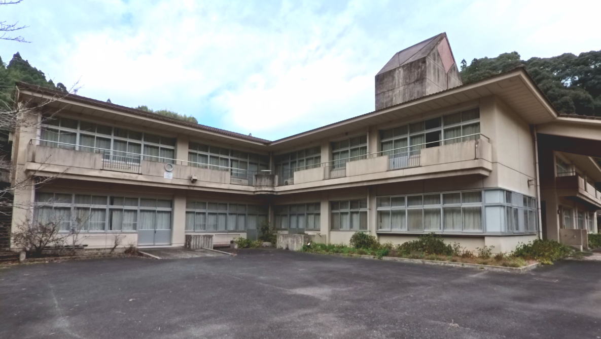 上陽町立上横山小学校の校舎