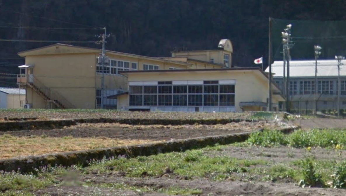 大山中学校 [旧校地] の校舎