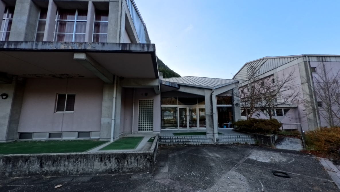 大山中学校 [旧校地] の校舎