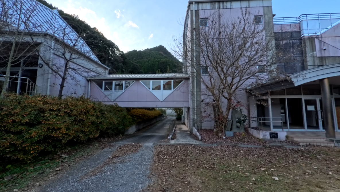 大山中学校 [旧校地] の校舎