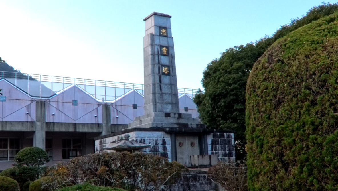 大山中学校 [旧校地] の校舎